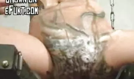 همکار بسیار زیبا در دو میز عضویت در کانال فیلم سوپر روی میز اداری داد
