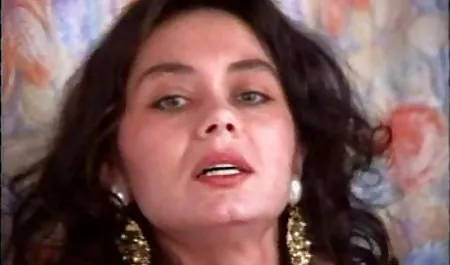 Lush MILF یک کانال سوپر سکسی پسر جوان را اغوا کرد