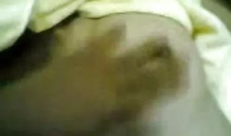 دختر جوان سوار یک دیک لاستیکی است معرفی کانال تلگرام فیلم سوپر
