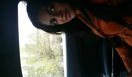 مدل وب کم بزرگسال با تجربه در خال کوبی خود ربات فیلم سوپرتلگرام را برهنه نشان داد